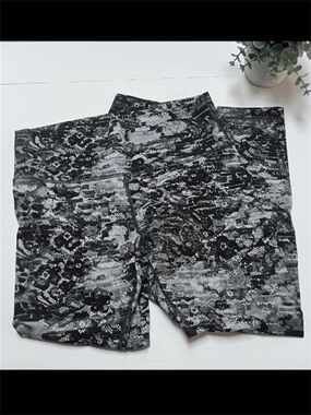 Lululemon Wunder Under High Rise 7/8 Tight Full On Luxtreme 25” Size 10